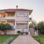 Azure Garden Retreat Tatil Evi